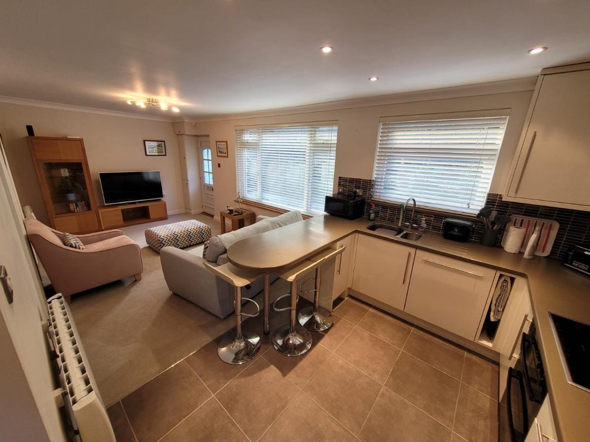 The Mumbles - Bungalow - 2 Bedrooms - Pet Friendly Суонзи Екстериор снимка